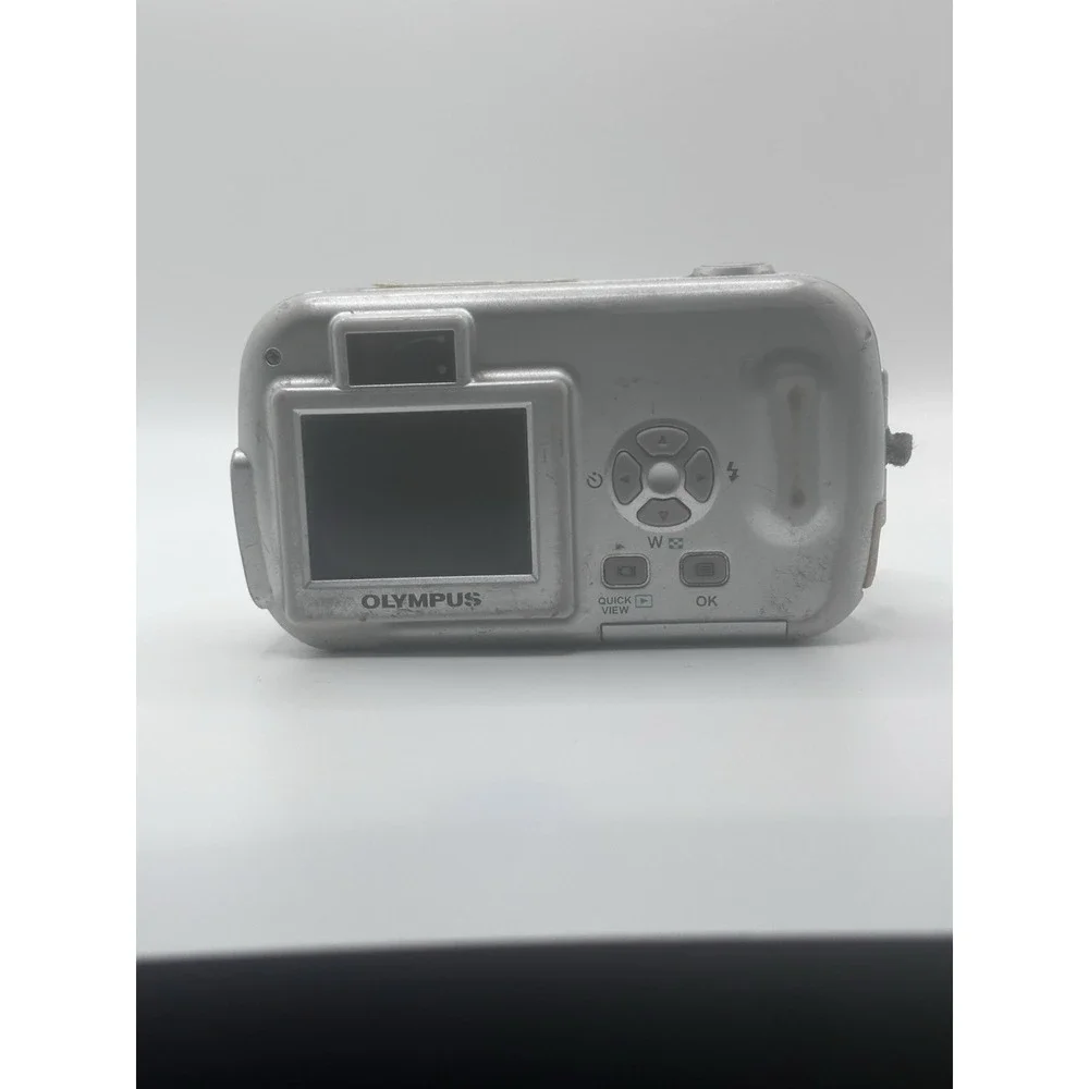 Olympus D-390 2.0MP Compact Digital Camera Untested For Parts/ Repair